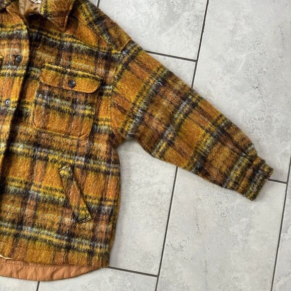Urban Outfitters Harlow Fuzzy Plaid Oversize Button up Jacket Size M Shacket - Picture 5 of 8